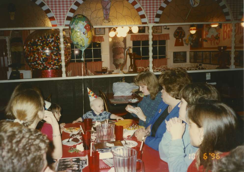 Food and Meals, Iowa, balloon, hat, Children, restaurant, Carpenter, Jolene, party, Businesses and Factories, Dubuque, IA, history of Iowa, Holidays, birthday, Iowa History