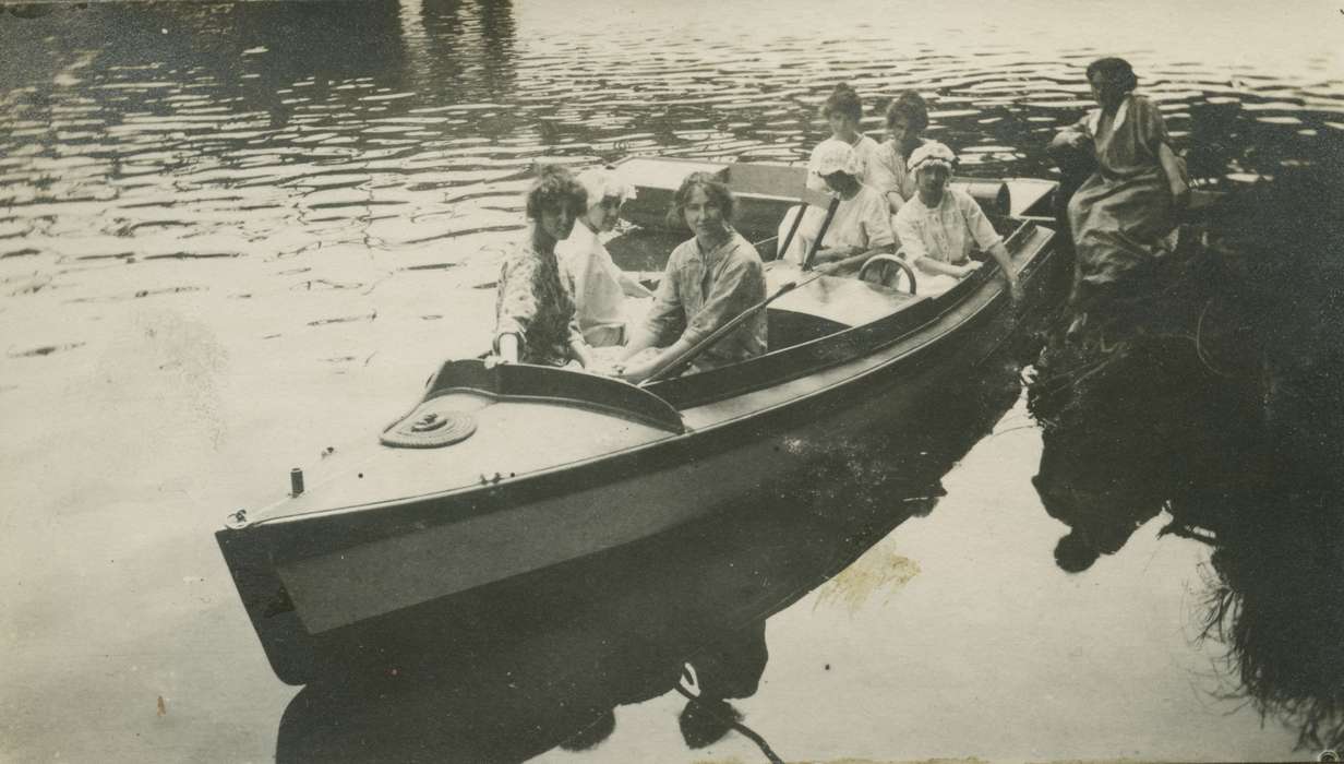 Portraits - Group, Outdoor Recreation, Waterloo, IA, Iowa History, LeQuatte, Sue, river, Lakes, Rivers, and Streams, history of Iowa, Iowa, boat