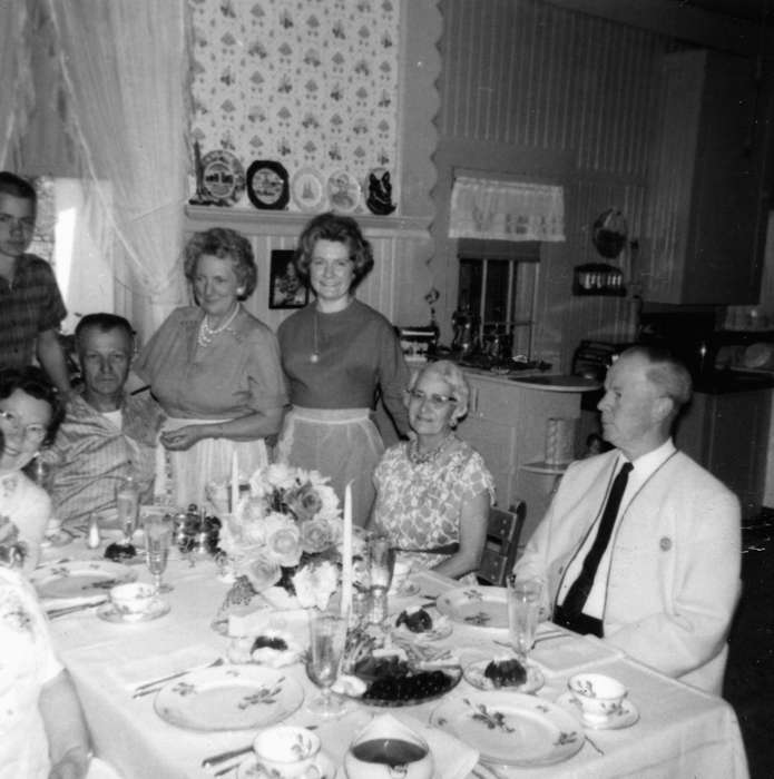 gathering, table, Cedar Falls, IA, kitchen, history of Iowa, Iowa History, Iowa, Shaw, Marilyn, Homes, dining, Food and Meals
