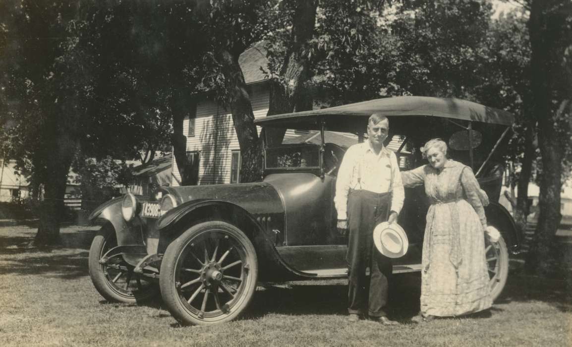 Portraits - Group, Iowa Falls, IA, history of Iowa, Iowa History, Mortenson, Jill, Motorized Vehicles, car, Iowa, Leisure