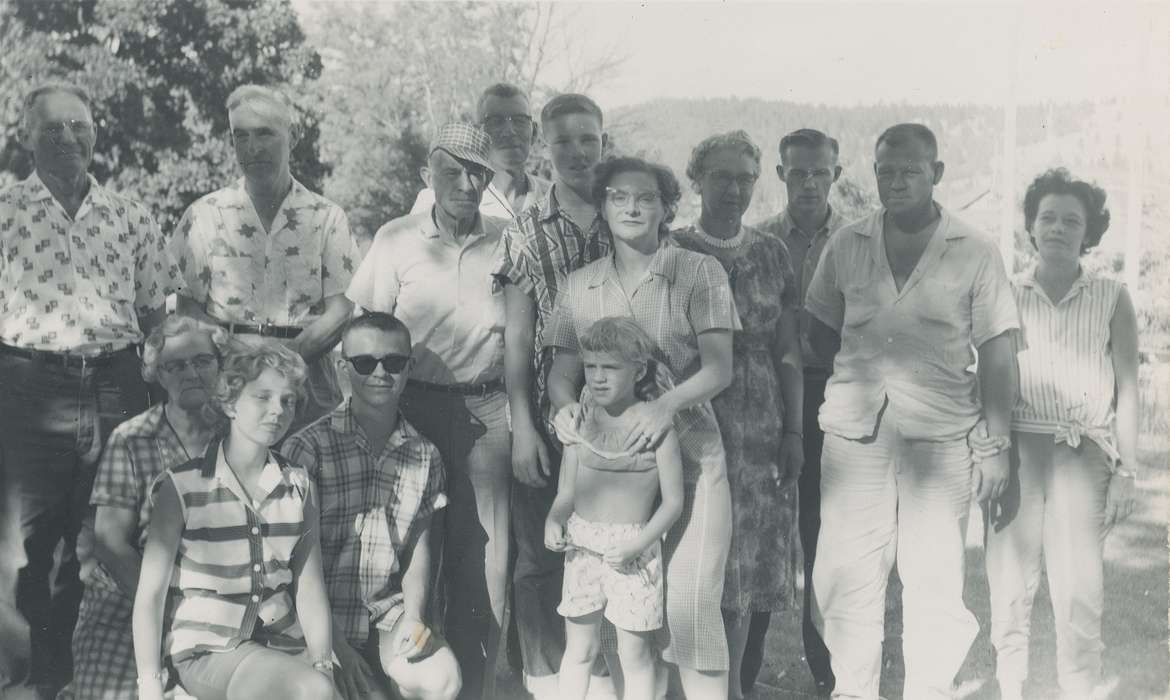 Portraits - Group, sunglasses, Waterloo, IA, Iowa History, Iowa, Families, Crisman, Hannah, history of Iowa