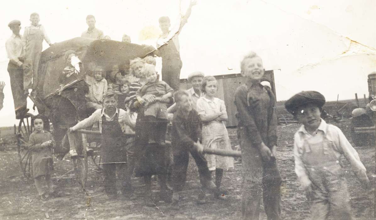 Glaser, Joseph, Portraits - Group, horse and buggy, Leisure, Iowa History, Iowa, Ionia, IA, Children, history of Iowa