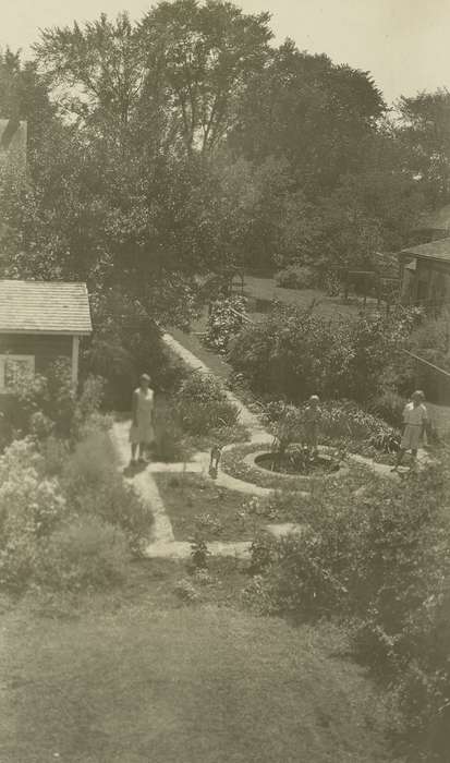 Portraits - Group, Iowa History, Iowa, garden, Families, McMurray, Doug, Homes, Webster City, IA, history of Iowa