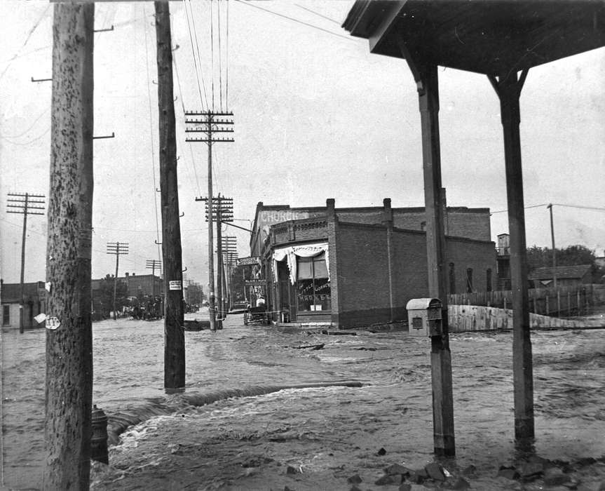 Iowa, storefront, telephone pole, history of Iowa, Lemberger, LeAnn, Ottumwa, IA, mailbox, Floods, Iowa History