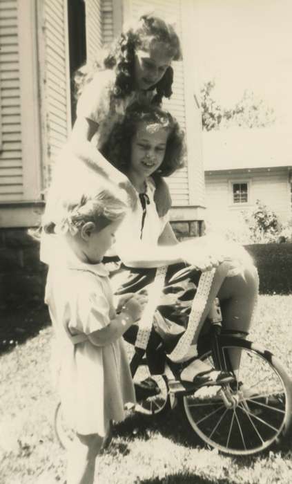 Thorson, Kent, history of Iowa, Iowa History, Families, sisters, Clarinda, IA, Iowa, tricycle, Children, Leisure