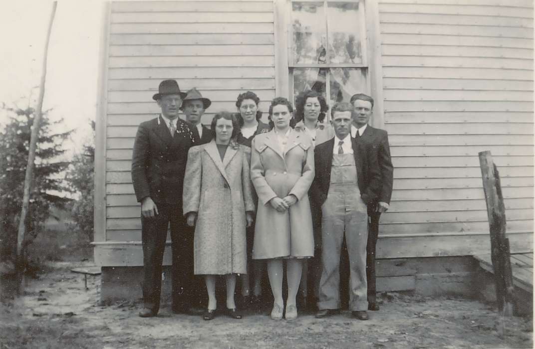 Portraits - Group, Avis, Linda, IA, Iowa, Families, history of Iowa, dress clothes, Iowa History