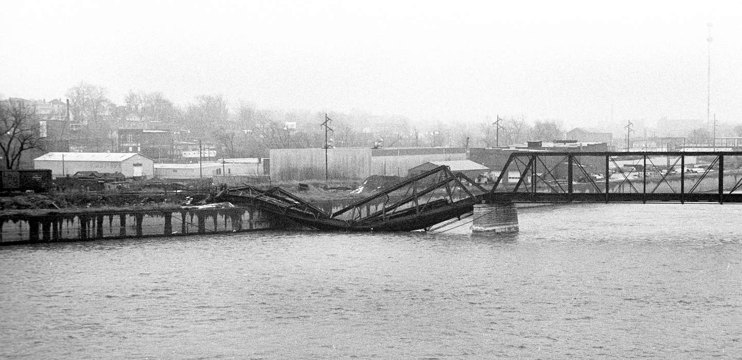 des moines river, bridge, Wrecks, Cities and Towns, Lakes, Rivers, and Streams, Iowa, Iowa History, Lemberger, LeAnn, Ottumwa, IA, railroad, river, history of Iowa