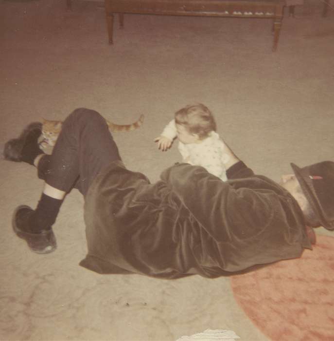 hat, Animals, cat, Children, bench, Iowa, Iowa History, Families, baby, IA, Homes, Scholtec, Emily, Leisure, history of Iowa