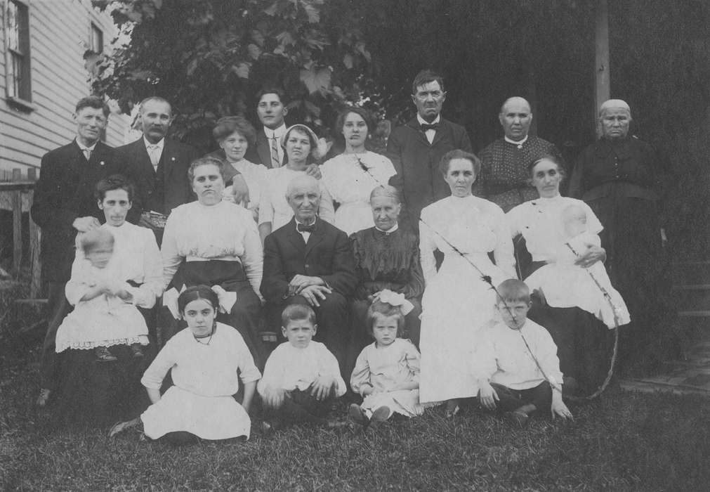 Portraits - Group, baby, Becker, Alfred, Iowa, bow, Iowa History, Families, dress, history of Iowa, ND