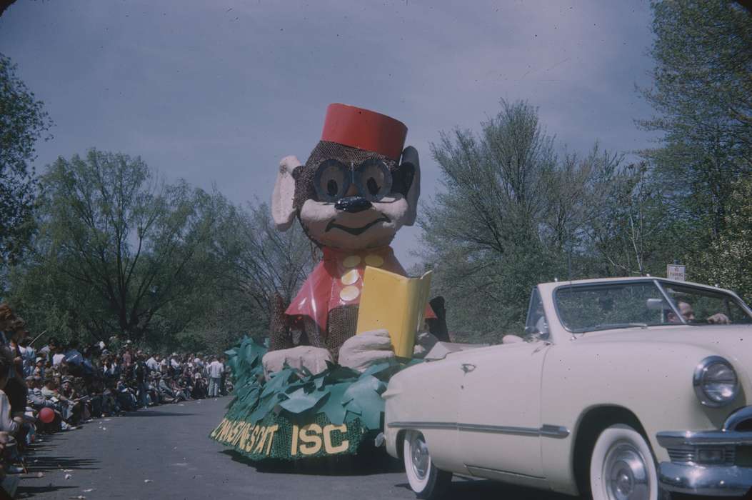 iowa state university, history of Iowa, Sack, Renata, Ames, IA, Entertainment, parade, isu, Motorized Vehicles, Iowa History, crowd, veishea, parade float, Iowa, monkey
