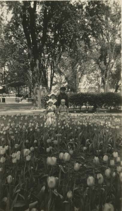 Portraits - Group, Iowa, Iowa History, Pella, IA, celebration, children, Hilmer, Betty, tulip, history of Iowa, costume