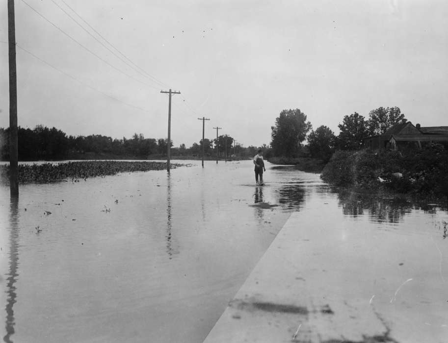 Lemberger, LeAnn, Iowa, Ottumwa, IA, history of Iowa, Floods, Iowa History, telephone pole