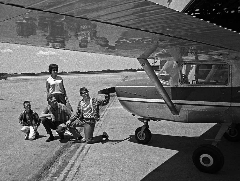 Ottumwa, IA, history of Iowa, Lemberger, LeAnn, Motorized Vehicles, Children, Iowa, Families, Military and Veterans, airplane, Iowa History, plane, Portraits - Group