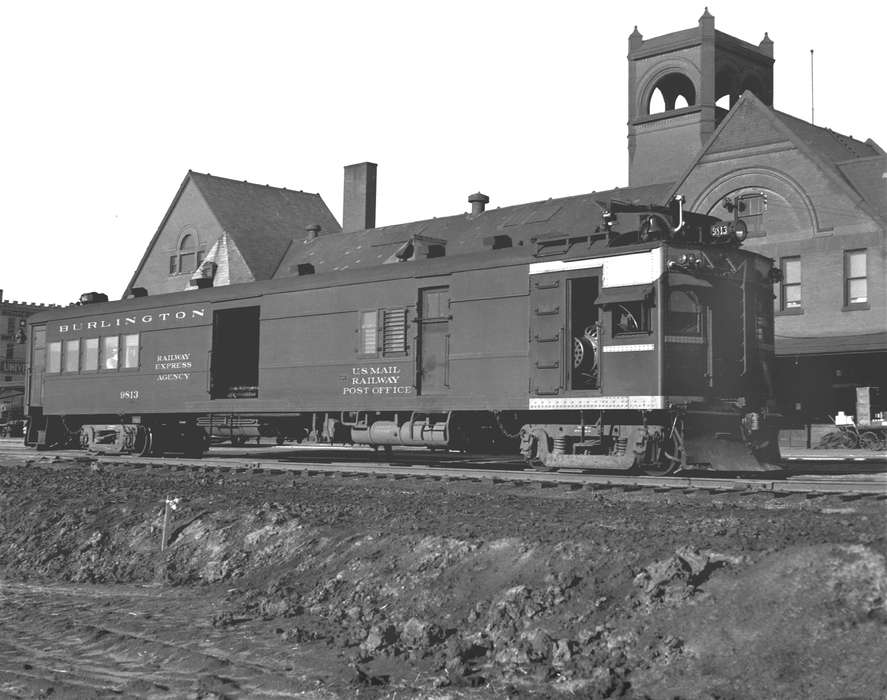 history of Iowa, Iowa History, Ottumwa, IA, Lemberger, LeAnn, Motorized Vehicles, Iowa, mail, train, Train Stations