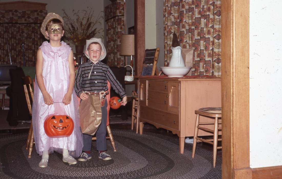 Iowa, USA, costumes, Children, Zischke, Ward, halloween, history of Iowa, Holidays, Iowa History