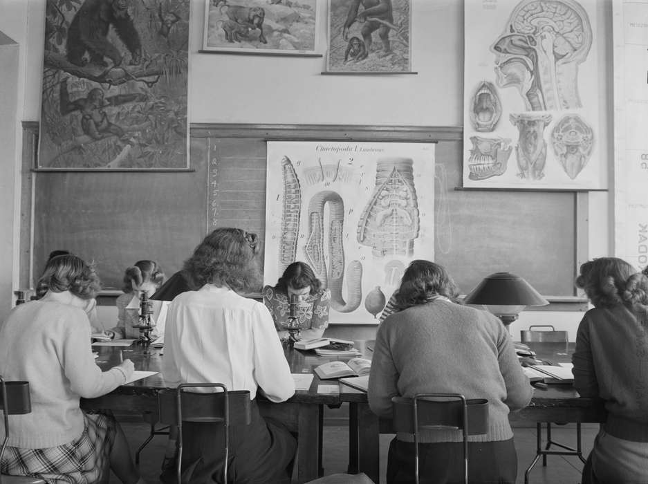 history of Iowa, anatomy class, Iowa History, Library of Congress, young women, studying, Iowa, students, Schools and Education
