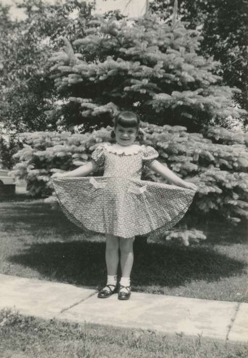 Johnson County, IA, Miller, Lori, history of Iowa, Iowa History, Iowa, tree, dress, Children, Portraits - Individual