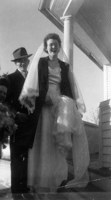 bride, Weddings, history of Iowa, Iowa, Shaw, Marilyn, veil, Hopkinton, IA, Iowa History, Portraits - Group