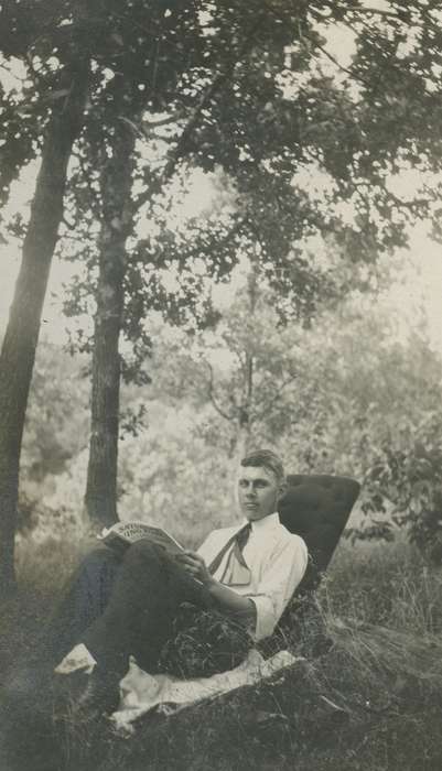 Leisure, history of Iowa, Iowa History, trees, chair, Iowa, USA, McMurray, Doug, reading, Portraits - Individual