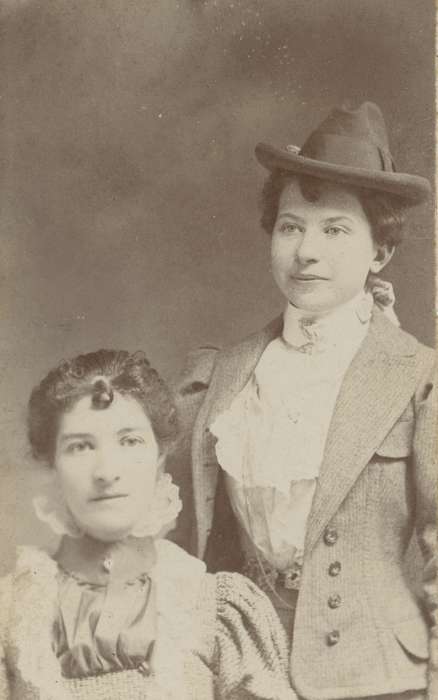 Portraits - Group, Parkersburg, IA, Iowa, bow, cowboy hat, Neymeyer, Robert, curl, jacket, lace, collared dresses, history of Iowa, Iowa History