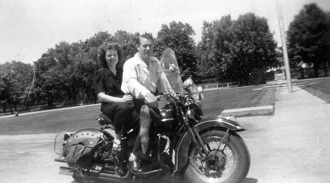 Motorized Vehicles, Iowa History, Eldora, IA, motorcycle, Iowa, history of Iowa, Portraits - Group, Klinefelter, Mary