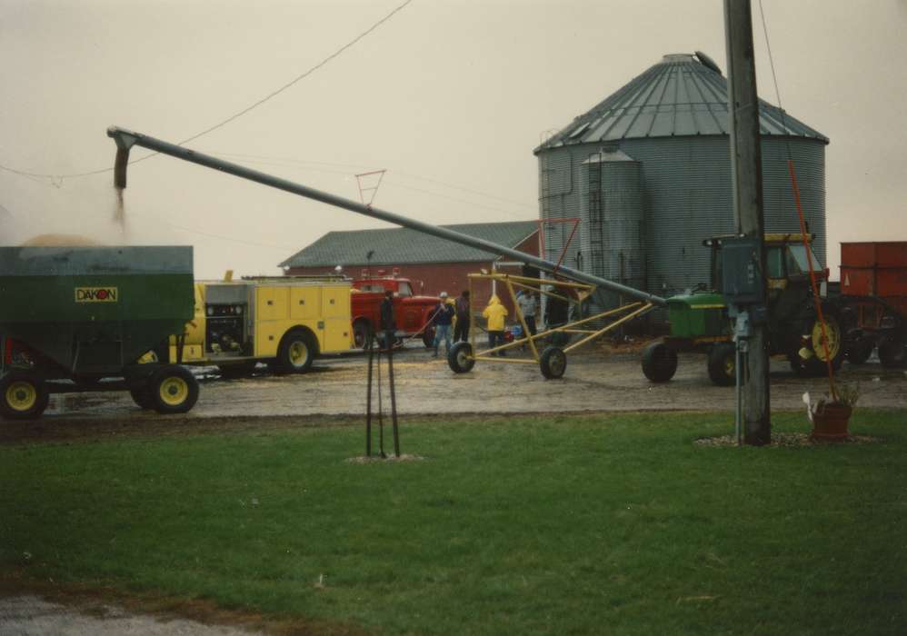 tractor, Iowa History, Iowa, Motorized Vehicles, grain bin, Hazleton, IA, Farms, Farming Equipment, john deere, Blake, Gary, history of Iowa