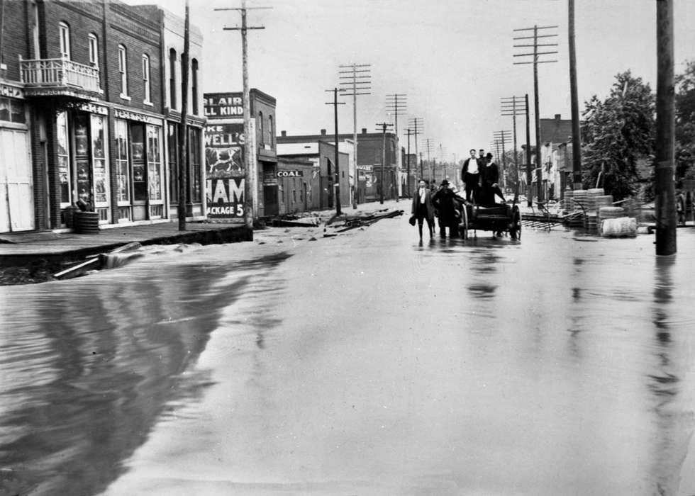 Iowa, Animals, storefront, horse and buggy, Lemberger, LeAnn, Ottumwa, IA, history of Iowa, Floods, Iowa History