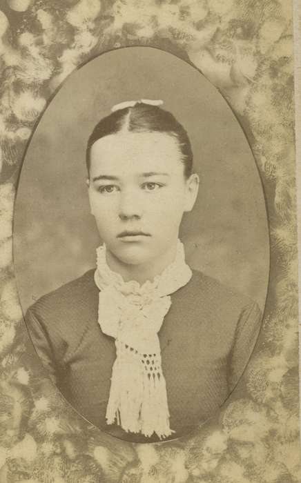 history of Iowa, Iowa History, woman, Waverly, IA, portrait, lace collar, Iowa, Olsson, Ann and Jons, carte de visite, Portraits - Individual