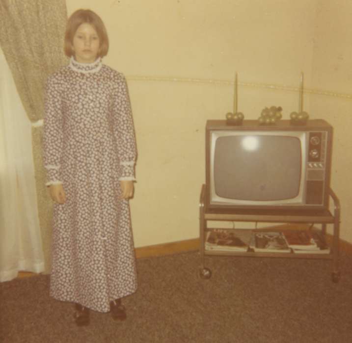 Gilbertville, IA, history of Iowa, Iowa History, Morales, Tina, Iowa, living room, Children, television, Homes, dress, tv, Portraits - Individual