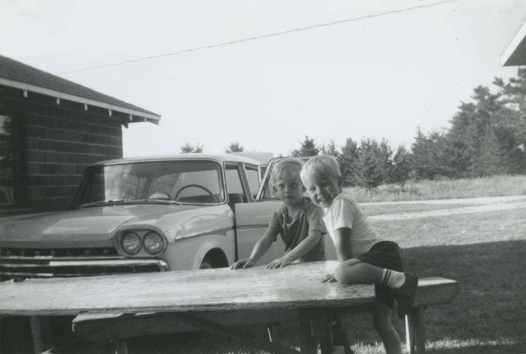 Leisure, car, Iowa History, Iowa, Motorized Vehicles, USA, Vanderah, Lori, Children, history of Iowa