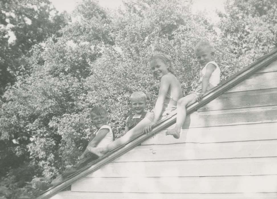 Portraits - Group, Iowa History, Iowa, Thorson, Kent, roof, IA, Homes, children, Children, history of Iowa