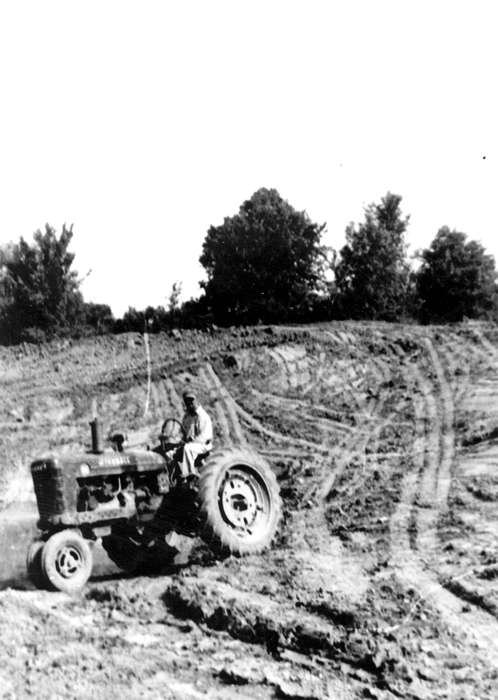 tractor, Iowa History, Iowa, Klinefelter, Mary, Labor and Occupations, New Providence, IA, Farms, Farming Equipment, history of Iowa