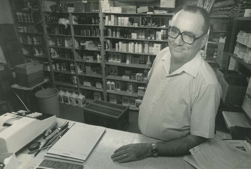 calculator, history of Iowa, Portraits - Individual, Iowa History, Businesses and Factories, Urbandale, IA, Story, Kim, glasses, Iowa, Homes, Labor and Occupations