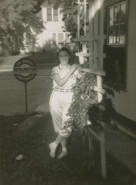 Campopiano Von Klimo, Melinda, Homes, history of Iowa, uniform, Iowa History, trellis, Iowa, MO, softball, Portraits - Individual