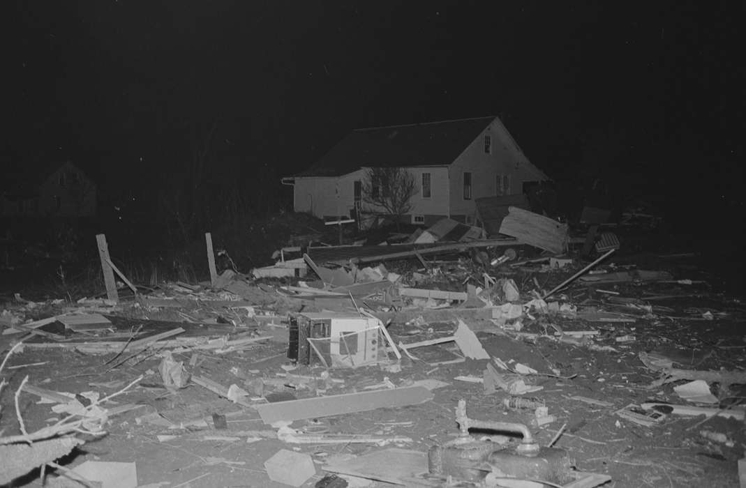 tornado, oven, destruction, Iowa History, Keosauqua, IA, history of Iowa, Lemberger, LeAnn, Wrecks, Iowa, Cities and Towns, Homes, house, disaster