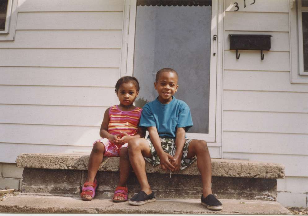 Portraits - Group, Iowa, Barrett, Sarah, Waterloo, IA, Iowa History, Children, african american, Homes, People of Color, house, history of Iowa, stoop