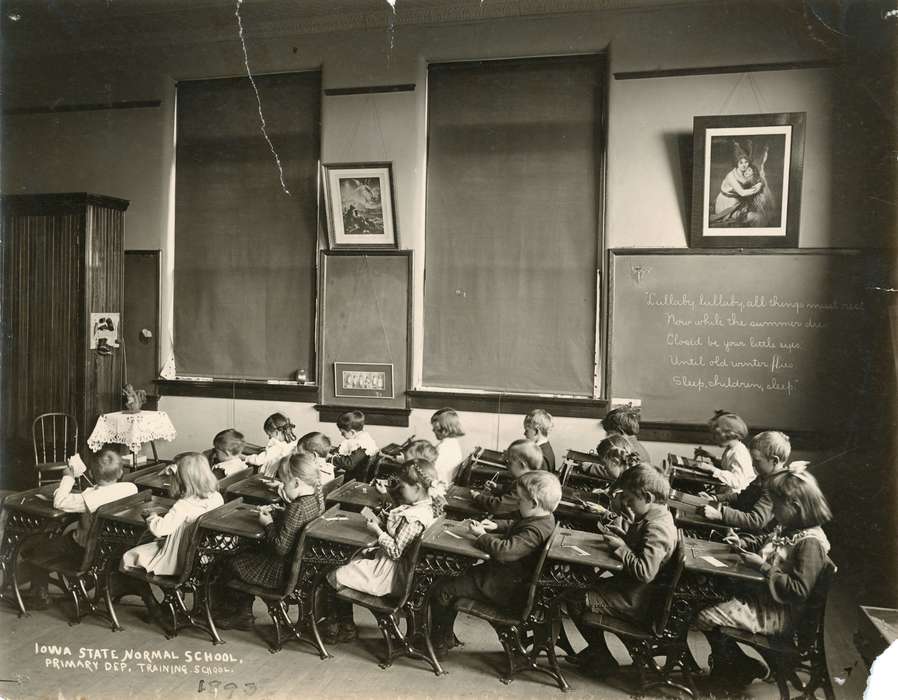 chalkboard, history of Iowa, UNI Special Collections & University Archives, Iowa, desk, Iowa History, Schools and Education, student, classroom