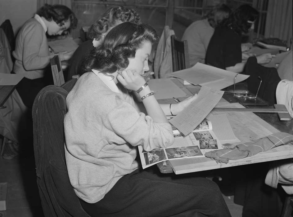 iowa state university, history of Iowa, Iowa History, Library of Congress, young women, classroom, studying, Iowa, classmates, students, Schools and Education
