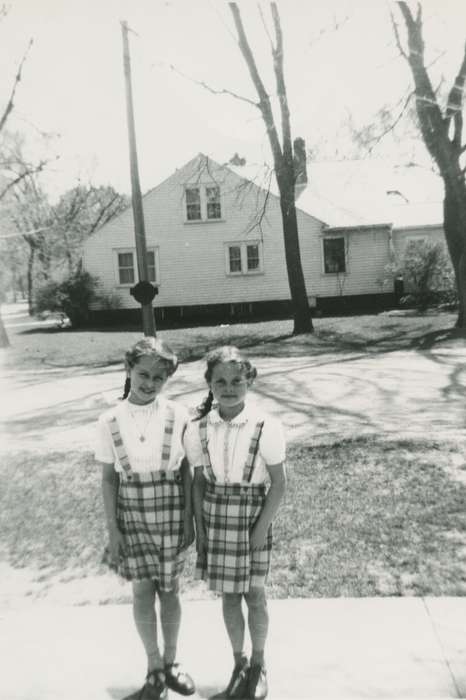 Portraits - Group, plaid, sister, IA, Iowa, Thorson, Kent, Children, history of Iowa, Iowa History