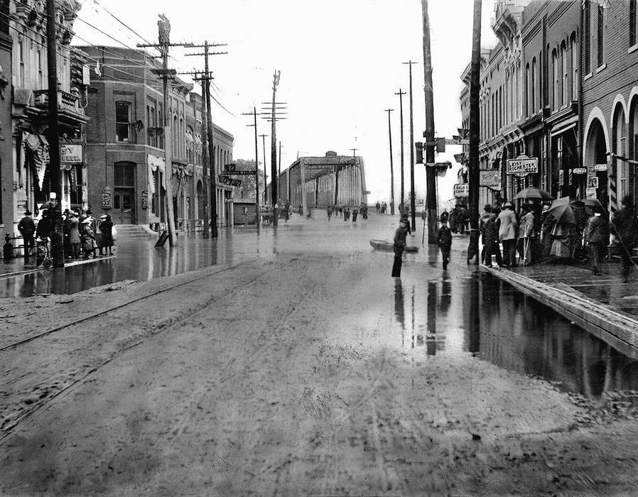 Ottumwa, IA, Floods, dirt road, history of Iowa, Lemberger, LeAnn, Main Streets & Town Squares, Iowa, Iowa History, umbrella