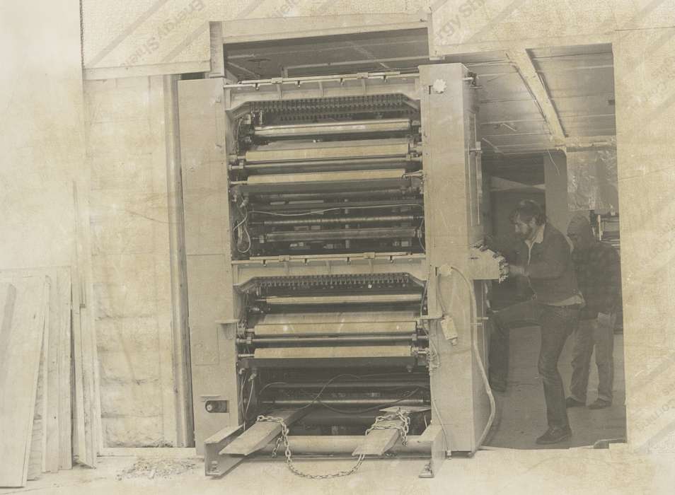 history of Iowa, Iowa History, newspaper, chains, Businesses and Factories, Waverly, IA, Iowa, people, Waverly Public Library, press, Labor and Occupations