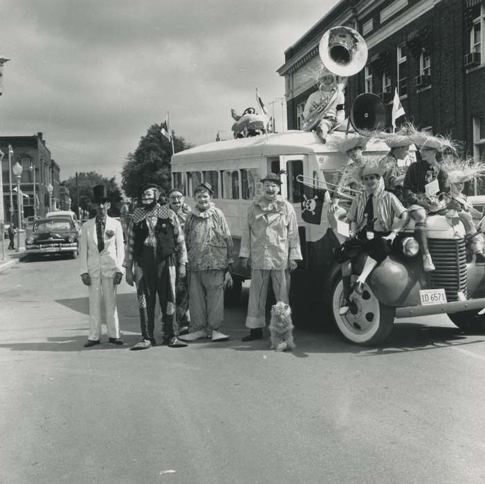 Iowa History, Entertainment, Waverly Public Library, Iowa, history of Iowa, Portraits - Group, group photo, IA, clowns