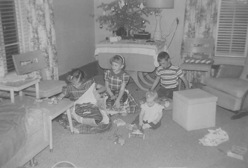 Ainsworth, IA, Edmund, Sharon, Iowa History, Holidays, Children, Iowa, christmas tree, christmas, history of Iowa, Homes, living room, siblings, christmas presents