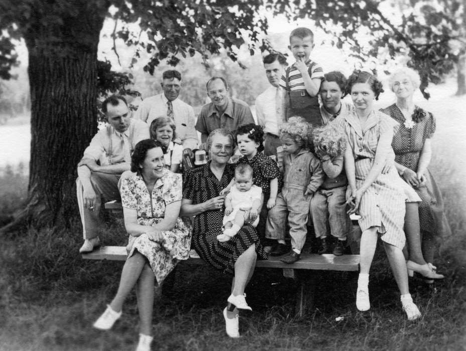 Portraits - Group, Shaw, Marilyn, Iowa, Families, Children, Cedar Falls, IA, history of Iowa, Iowa History