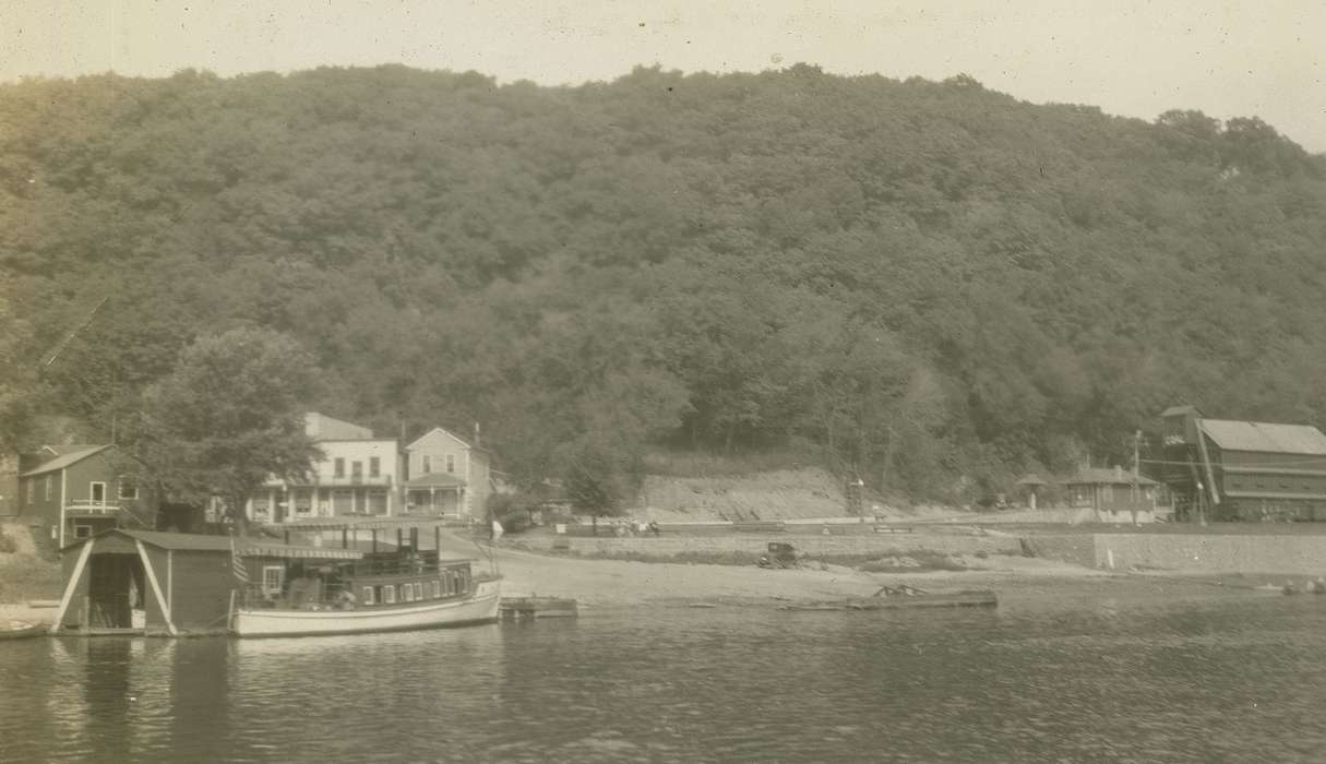 ferry, mississippi, Iowa History, Lakes, Rivers, and Streams, Motorized Vehicles, Iowa, McMurray, Doug, boat, McGregor, IA, history of Iowa