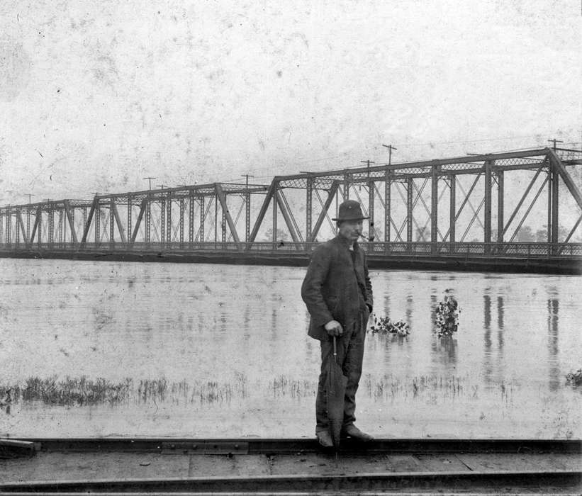 Iowa, river, Portraits - Individual, Lakes, Rivers, and Streams, Lemberger, LeAnn, bridge, Ottumwa, IA, history of Iowa, Floods, Iowa History