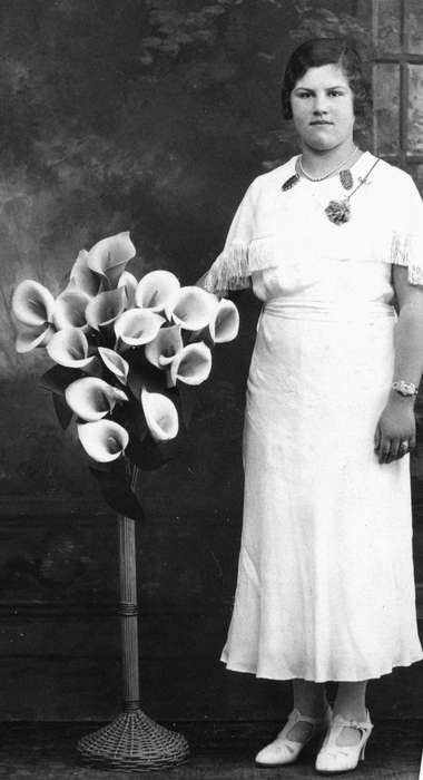 history of Iowa, Iowa History, IA, Hahn, Cindy, woman, Iowa, flower, Portraits - Individual