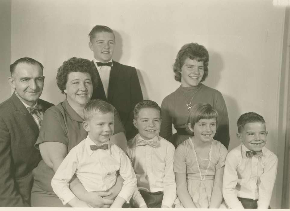 necklace, Iowa History, Harder, Connie, bowtie, Iowa, history of Iowa, Portraits - Group, Sumner, IA, Families