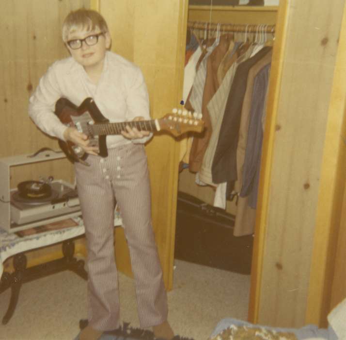 Iowa, guitar, Leisure, Children, musician, Homes, Portraits - Individual, Garnavillo, IA, music, Zittergruen, Jenny, vinyl, history of Iowa, electric guitar, Iowa History