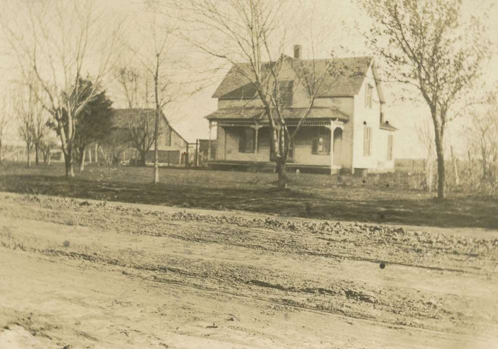 Barns, Farms, house, road, Iowa History, history of Iowa, mud, Iowa, Stater, Connie, Homes, Centerville, IA